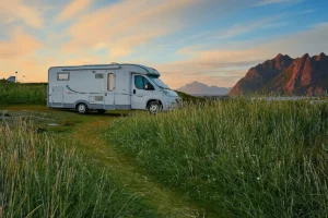 Read more about the article Darmowe miejsca dla kamperów – gdzie zaparkować bez&nbsp;opłat?