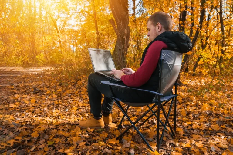 Praca zdalna w&nbsp;kamperze – nowy wymiar wolności