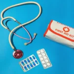 Read more about the article Zdrowie w&nbsp;podróży: jak wyposażyć apteczkę w&nbsp;kamperze