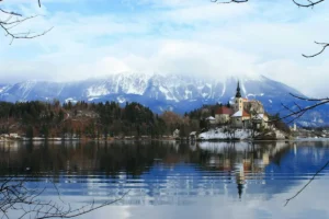 Read more about the article Kamperem do&nbsp;Słowenii – odkryj alpejski raj w&nbsp;sercu Europy