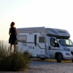 Read more about the article Kamper półintegra – kompaktowy, wygodny i&nbsp;przestronny